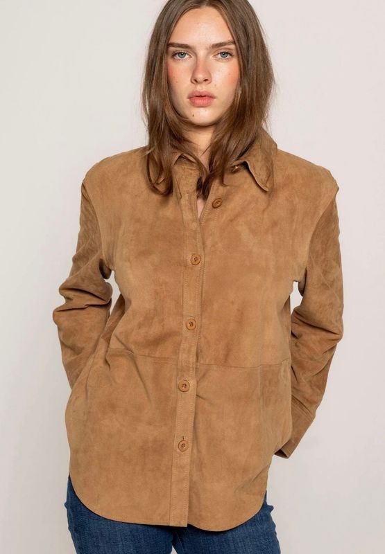 FORHÅNDSBESTILLING! MISSMAYA Alessandra Suede Shirt Bisquit