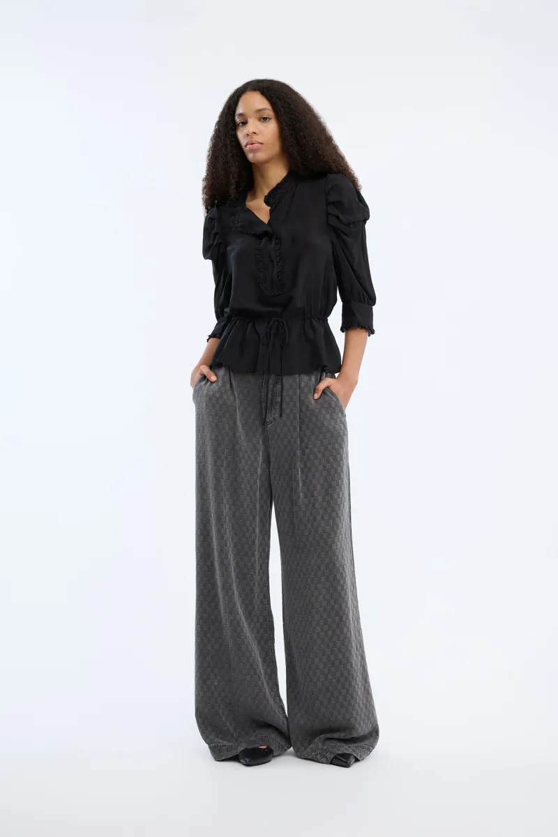 Munthe Vastu Top Black 